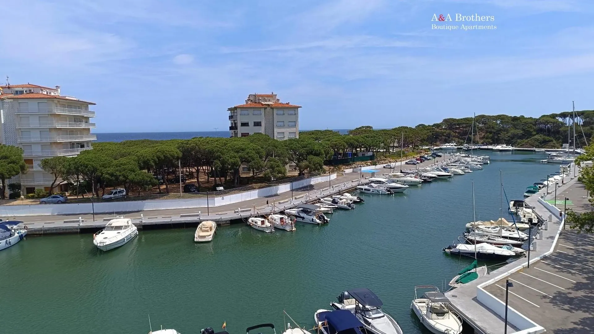A&A Brothers Boutique -Marina Port D'Aro- S'Agaro 0*,  Španělsko